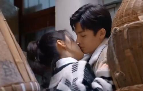 娱乐吃瓜酱吻戏视频,吻戏视频幕后花絮大公开